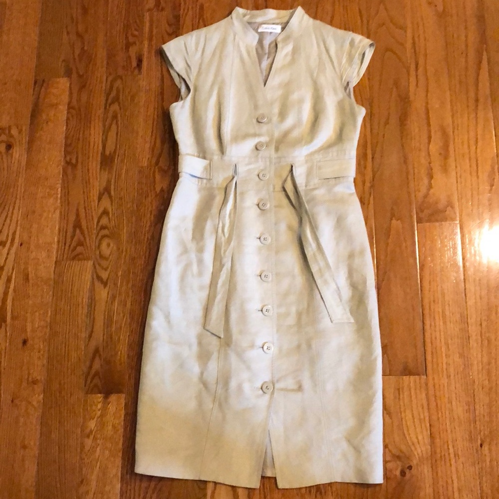 ⬇️ Tan Calvin Klein dress, size 4.